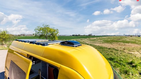 Extra high luxury off-grid camper for 2 adults and 1 child 