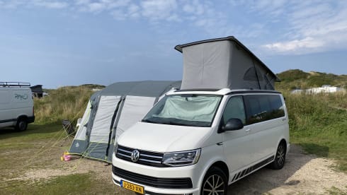 5p. In zeer goede staat; met diverse kampeeruitrusting indien nodig – 5p VW California Beach campervan from 2019