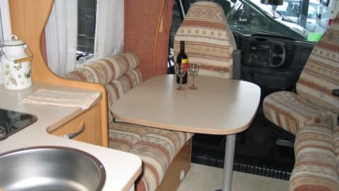 Welcome 74 – Nice 2-person Chausson "freedom and comfort on wheels" for B driving license