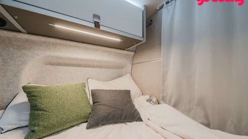 Hymer CrossOver with sleeping roof 4p. 