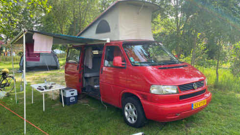  Mastodonnie – VW T4 camper van with lifting roof
