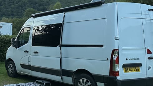 Vera –     Handcrafted Off-Grid Campervan 