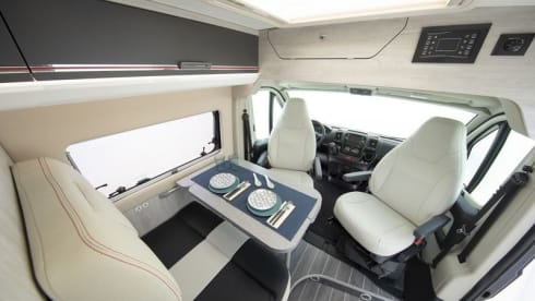 Jessie – Jessie, Camperbus Roller Team 4P, nice and compact and yet luxurious, shower and toilet