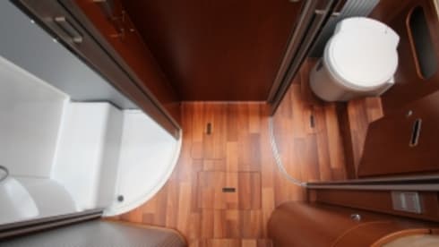 zeer luxe Hymer Integraal camper voor 4-5 personen met Airco