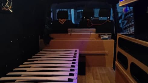 2p Volkswagen bus uit 2015