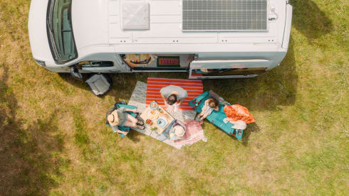 Woody – Luxury 3 seat 2 berth camper fully kitted out! Itinerary planning included!