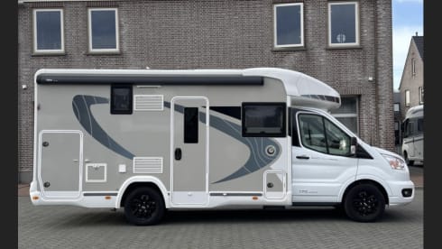 TRAVELKEES De Ruimste camper op de markt nu nieuw in de verhuur!  – Nieuw in de verhuur! Chauson 640 titanium premium nagenoeg nieuw! 