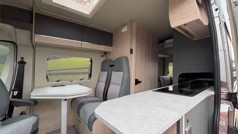 H5 – Auto Trail Expedition 67 Flex - 4 berth Campervan