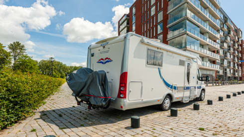 McJaCe – richly equipped 2 person camper with separate shower and toilet