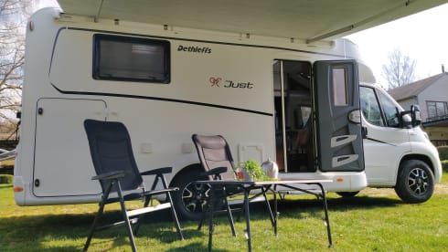 Just-Us – Luxury Dethleffs T6812 Just 90