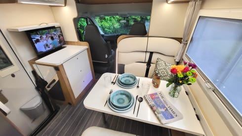 Dominic – 5 Berth Family Motorhome 