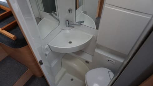 Nice compact 2 person camper with single beds.