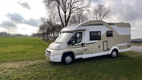 Luxury 4 pers. with fixed French bed and a pull-down bed