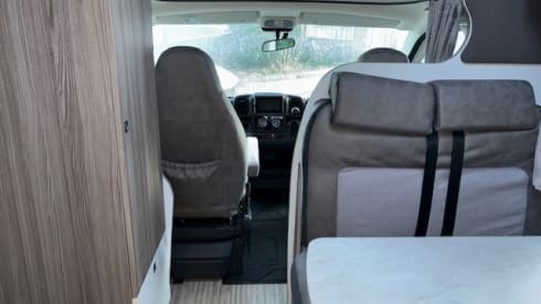 Beni – 6 Berth / 6 Seatbelt Benimar Primero 313
