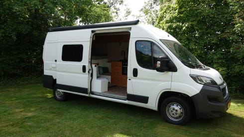 Hopper XL – Peugeot Bozer from 2018. Very complete interior