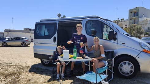 Vulamdander Family Van – Adria 3-Wege-Mietwagen in Apulien
