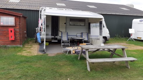 Hymer B584; Freedom, luxury, adventure and dog are allowed !!