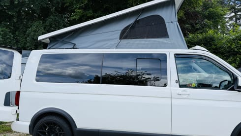 Obi-Van – 4 berth VW Star Wars Themed Lifted 4 x 4 Campervan