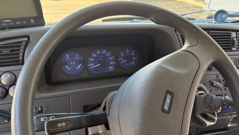 Cozy 4 person camper LMC Fiat Ducato alcove