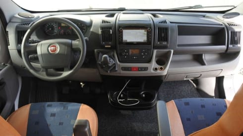 Widely equipped 4p Fiat Dethleffs with double bed, bunk bed.