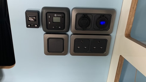 Scarlet The dormobile – Camper Ford a 4 posti letto del 2021