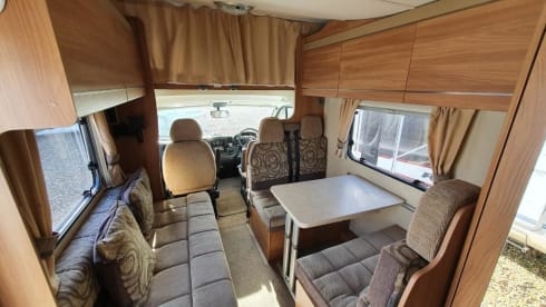 6 Berther get away – Family Motorhome 6 berth