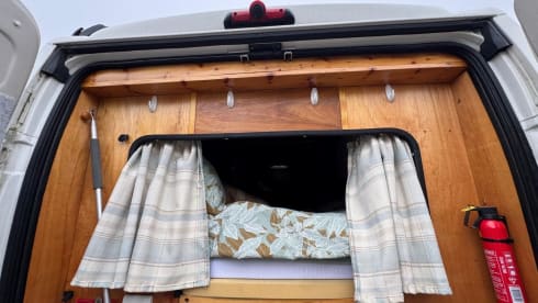 Homely camper 3 berth, 3 seatbelts, fixed bed  – 3 berth Citroën campervan from 2014