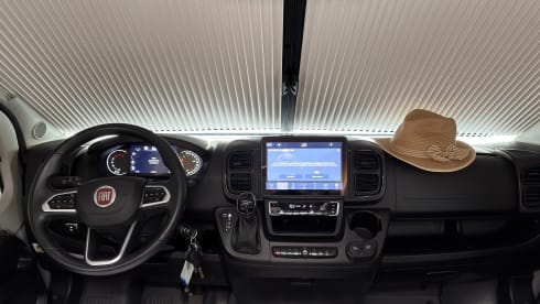 Making Memories 10 – 2024 Hymer Free 602 Automatic with a pop-top roof and a 4-person bike carrier