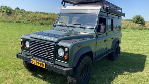 2p Land Rover Defender camper with lifting roof