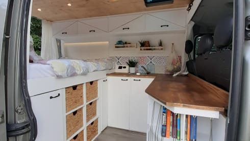 Odette – Cozy Renault Master with necessary facilities