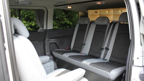 Camper Cruiser – Viano Fun Westfalia - Comfortable and compact cruising with a spacious accommodation.