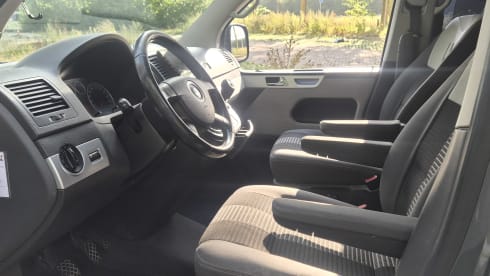 United – 4p Volkswagen campervan uit 2008