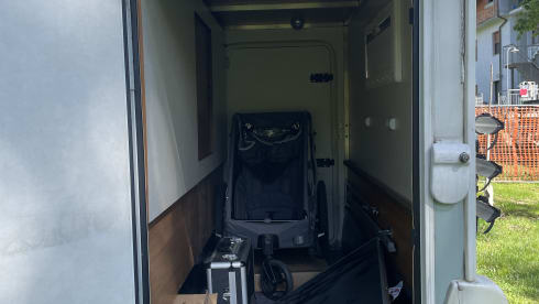 Camper spazioso e accessoriato per viaggi indimenticabili 