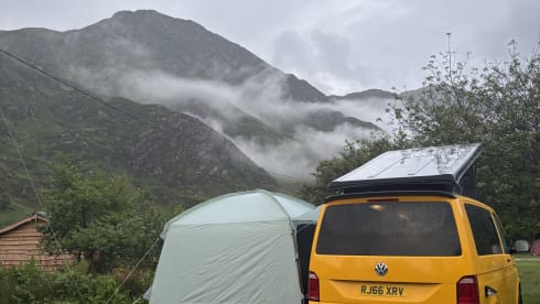 Bumble Bee – 4 berth Volkswagen campervan from 2017