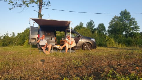BeSmarter en ga op Avontuur! – Seek out adventure with our 2-person camper van!