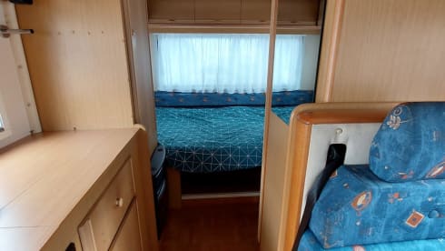 Claes – Claes: 4p spacious Alcove camper from 2000