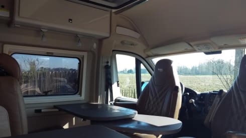 4p Bürstner bus (2023) with lifting roof