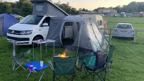 Hercules  – Gloucestershire, 4 berth VW campervan 2015 (TV, microwave & awning)