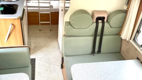 Light and spacious family camper with bunk beds