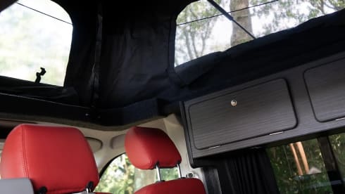 Annie  – 2 berth Volkswagen bus from 2016