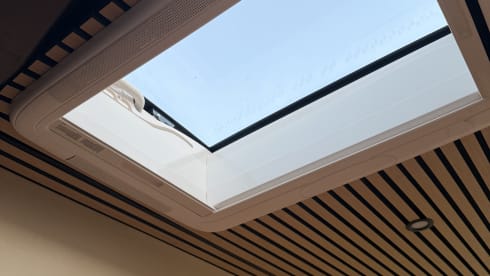 ColumBus  – Off-Grid Campervan | Stylish 