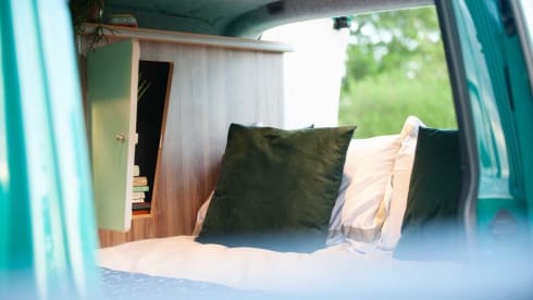 Pretty Green – Volkswagen campervan met 2 slaapplaatsen uit 2006