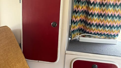 het witte schaap – 4-person Volkswagen campervan from 1997