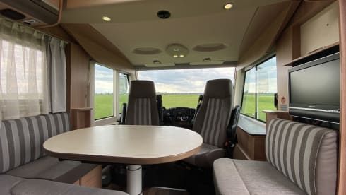 Knaus – Luxury KNAUSS, self-sufficient, length beds, 2x air conditioning, solar, XXL garage. 