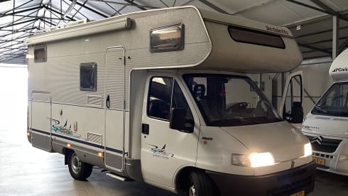 Real family camper! 4p Dethleff's alcove from 1999