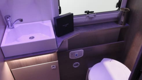 New (2022) spacious camper with Kingsize lifting bed - Chausson 720, model 2022  