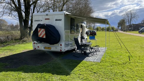 Luxury double queen bed camper Chausson – Fully furnished 