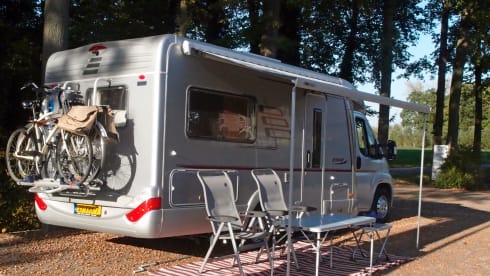 With this sporty camper the journey is the goal.