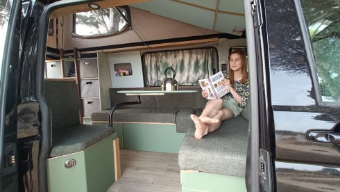 VW Bussy – Volkwagen T5 with outdoor kitchen