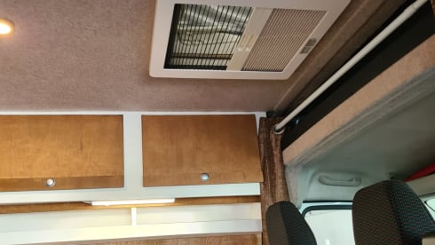 Aarts I – 3-person spacious self-built camper >>> Dog Friendly<<<